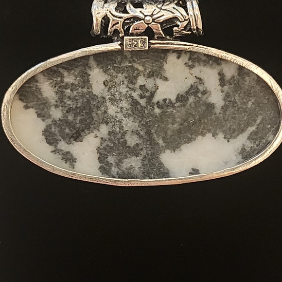 White Buffalo Pendant 💛 - Picture 4 of 4